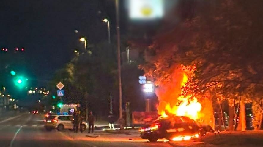 Vodič pod vplyvom alkoholu a drog spôsobil nehodu s požiarom.