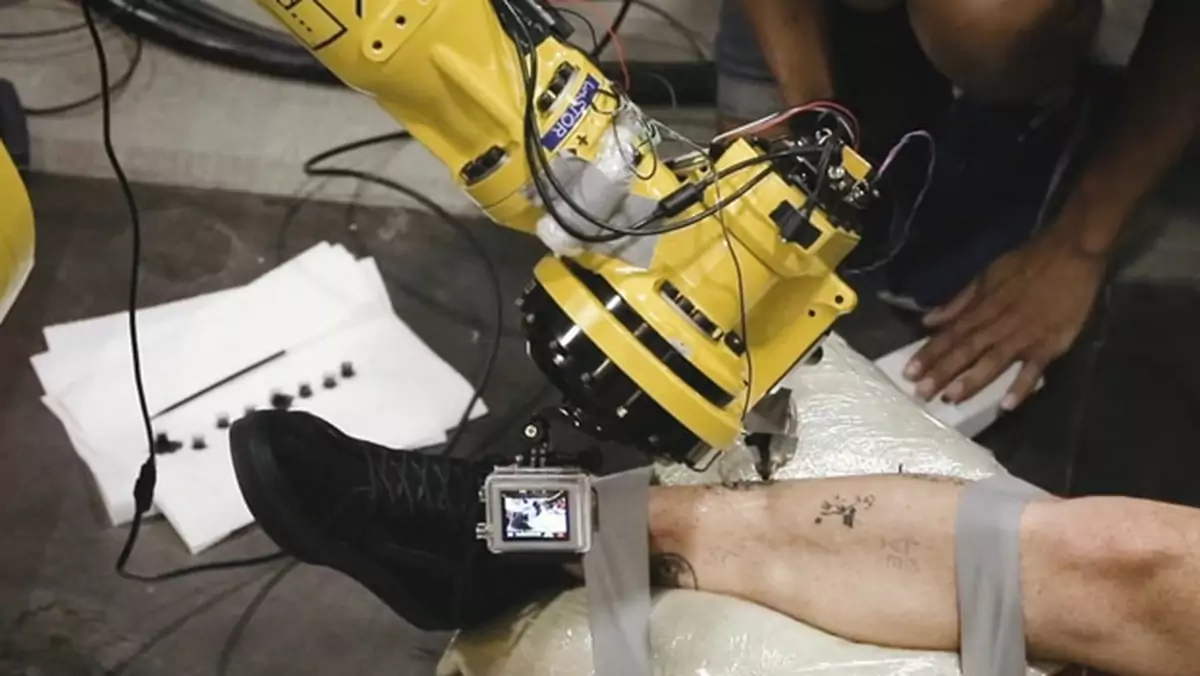 Robot-tatuażysta na bazie drukarki 3D i robota przemysłowego