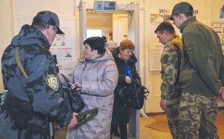 Bój na prezydenckie legitymacje. Kto nie uzna Putina za głowę Rosji?