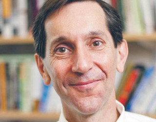 William A. Mastersprofesor ekonomii na Uniwersytecie Tuftsa. Specjalizuje się w ekonomii rolnictwa i politykach żywnościowych