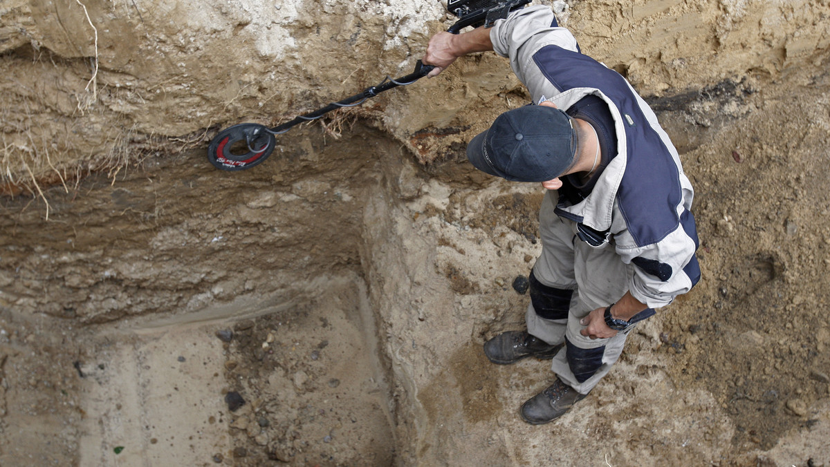 BIAŁYSTOK IPN SONDAŻE ARCHEOLOGICZNE ZBRODNIE UB (prace sondażowe)