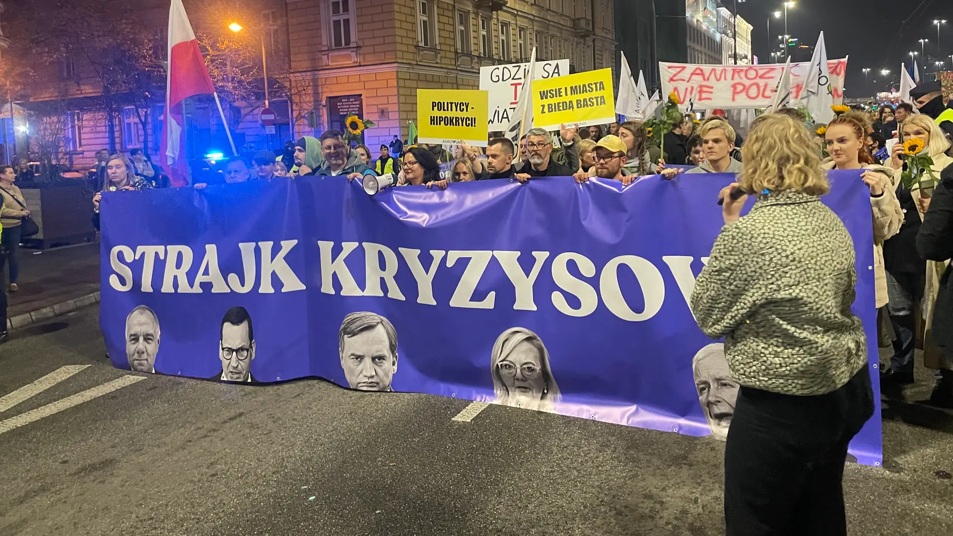 Strajk Kryzysowy przeszedł przez Warszawę. "Politycy się bawią, a my będziemy marznąć"