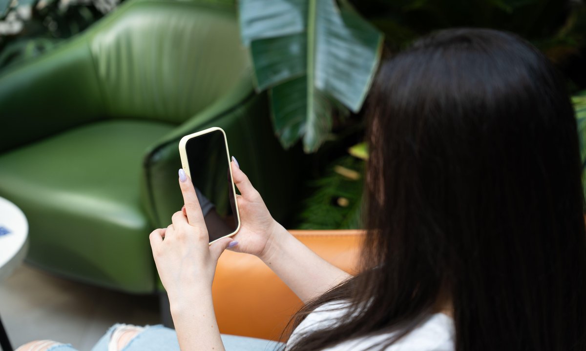 Jak zwolnić miejsce w telefonie? Bez usuwania aplikacji i zdjęć z galerii