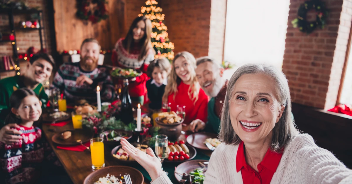 QUIZ świąteczny savoir-vivre. Na pewno umiesz zachować się w gościach?