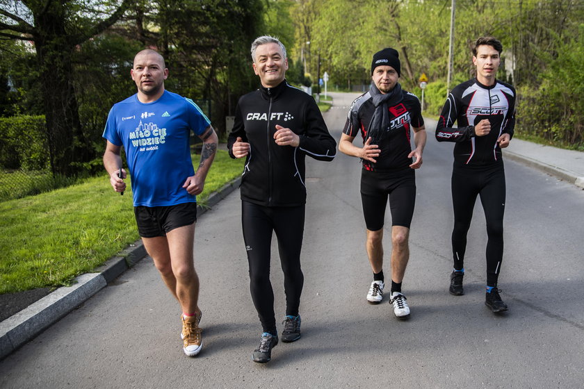 Biedroń biega tylko na pokaz? Znamy odpowiedź