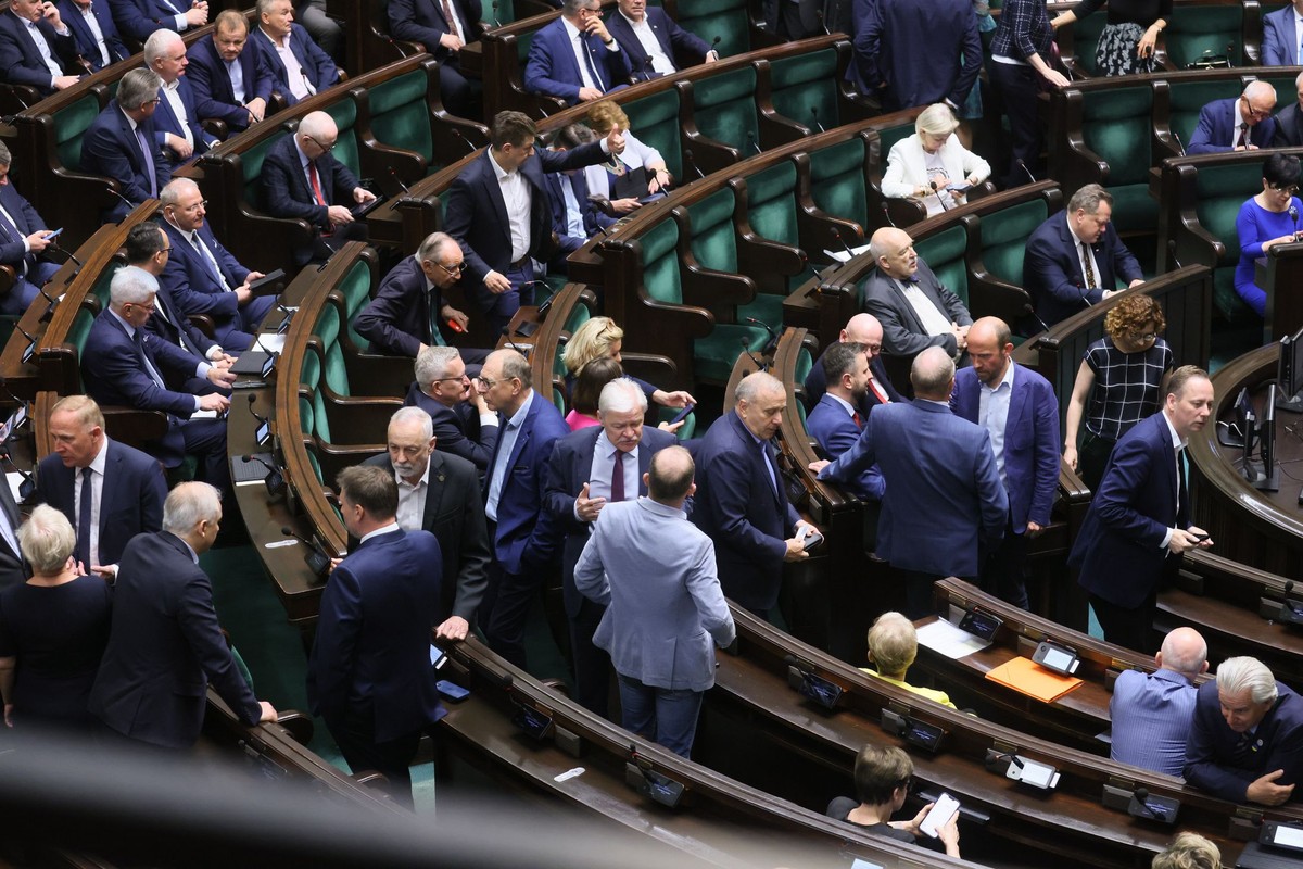Posłowie na sali obrad