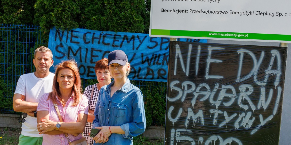 Protest w Tychach przeciwko budowie spalarni odpadów w Wilkowyjach. 