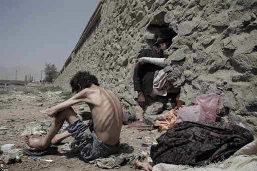 A AFGANISTAN SOCIETY ADDICTION DRUGS