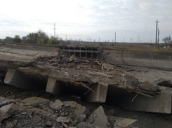 Rosjanie 'niszczą wszystkie mosty' w obwodzie chersońskim. 'Chcą, by to wyglądało na planowy odwrót'