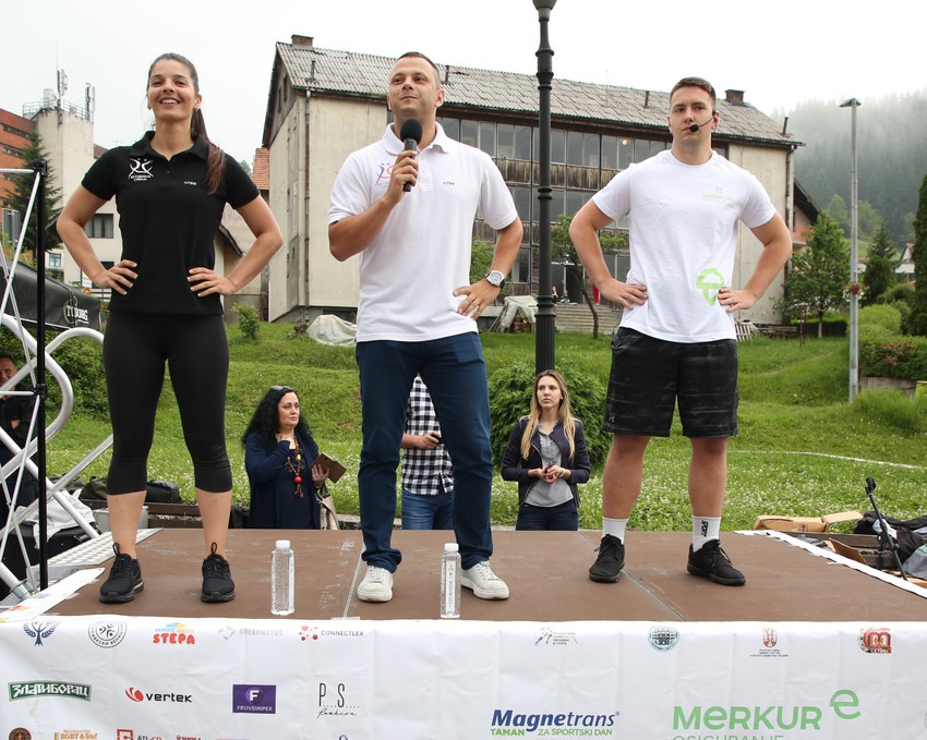 Dr Vuk Stefanović sa trenerima