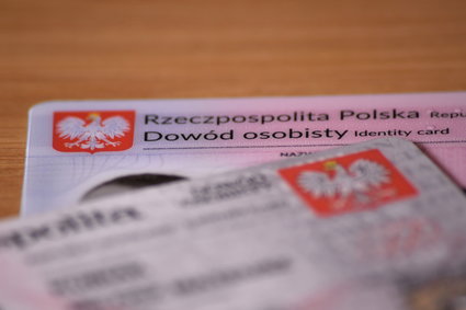 Seria dowodu osobistego - dlaczego to ważne, aby nie pokazywać jej obcym?