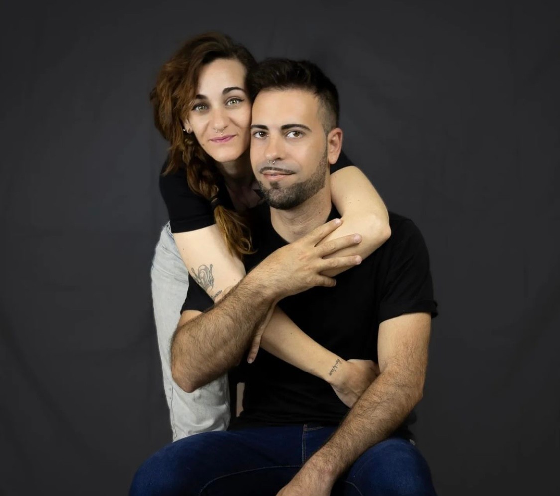 Súrodenci sa po pár mesiacoch písania do seba zamilovali.