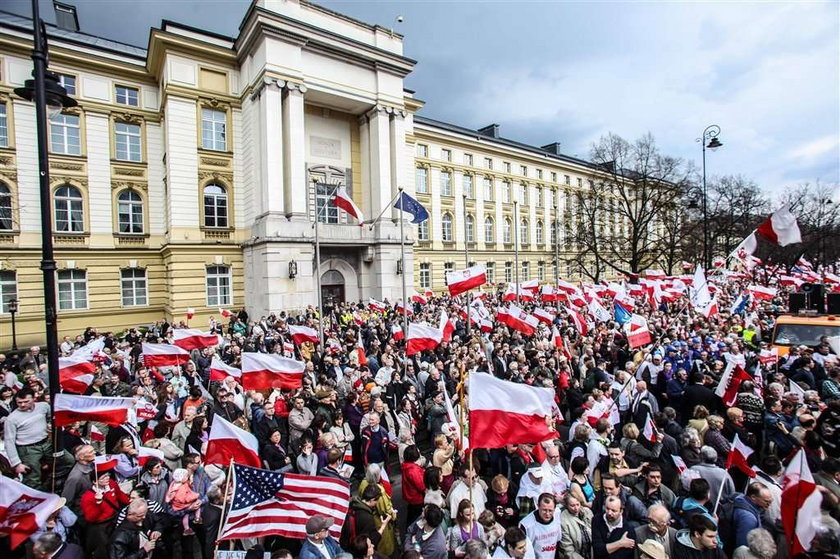 Zadyma u Olejnik. TV Trwam i oddawanie moczu