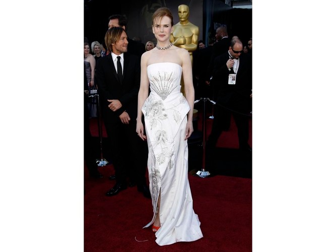 Nicole Kidman w sukni od Christiana Diora: kreacja przez niektórych została skrytykowana, lecz nam się podoba! No, może poza przesadną bielą cery