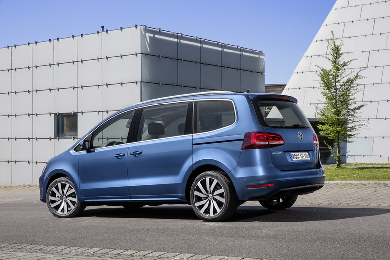 Volkswagen Sharan po liftingu Nowe multimedia na pokładzie