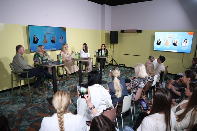 Mama Shelter panel