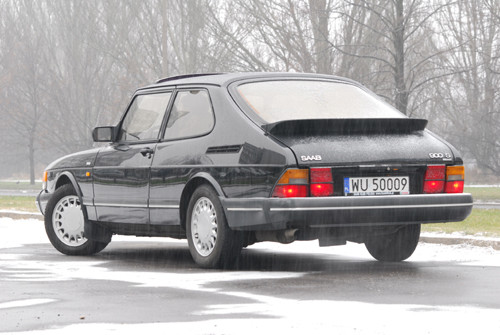 Saab 900 - Pół-samochód, pół-samolot