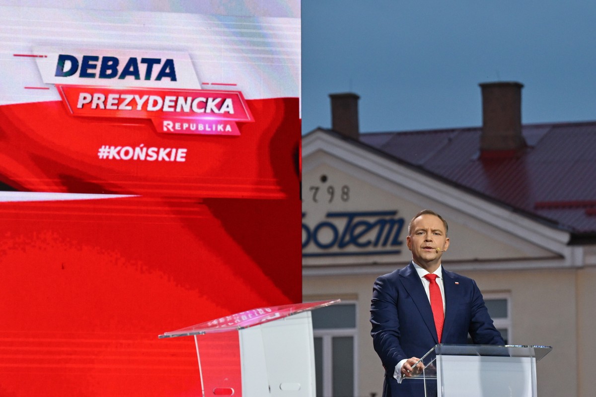 Popierany przez PiS Karol Nawrocki w czasie spotkania w Końskich odpowiadał m.in. na pytania nagrane przez wybranych kandydatów z pierwszej tury wyborów oraz telewidzów.