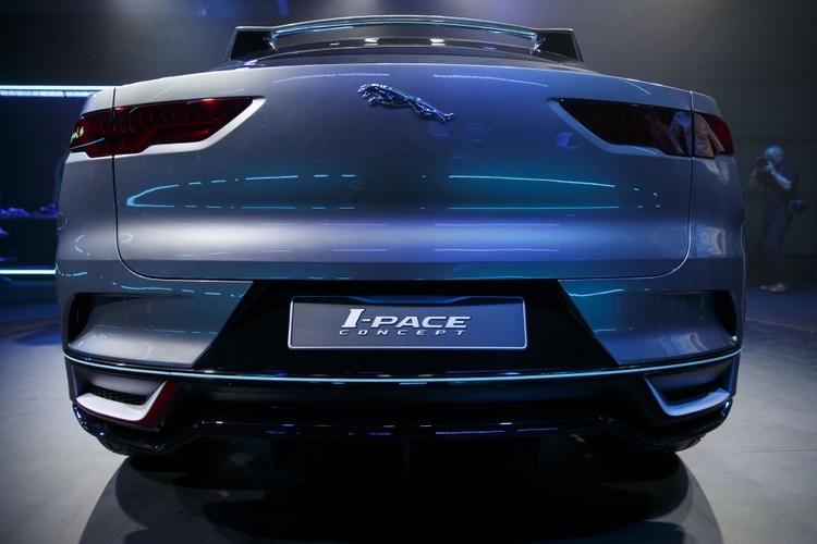 Zaprezentowany w listopadzie 2016 roku czterodrzwiowy, pięciomiejscowy SUV I-Pace Koncept Jaguara wejdzie do masowej sprzedaży w 2018 roku. Samochód ma być wyposażony w chłodzony cieczą system baterii litowych, które umożliwią przejechanie na jednym ładowaniu 220 mil. Auto ma generować moc 400 koni parowych (HP). I-Pace będzie pierwszym w pełni elektrycznym pojazdem Jaguara. Wnętrze modelu I-Pace wyposażone będzie w nisko osadzone siedzenia o sportowym profilu. Deska rozdzielcza auta ma być wykonana w minimalistycznym stylu oraz wyposażona w ekran dotykowy.