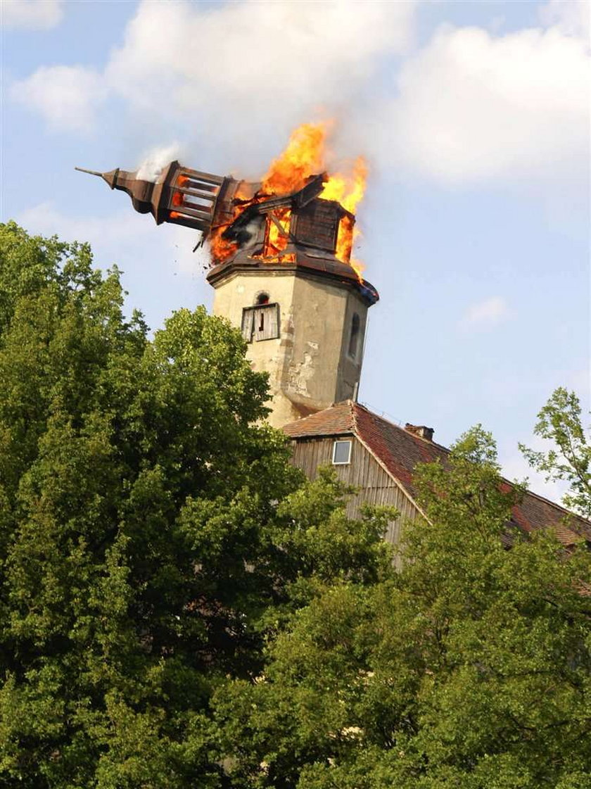 Pożar w zabytkowym kościele. Runęła wieża
