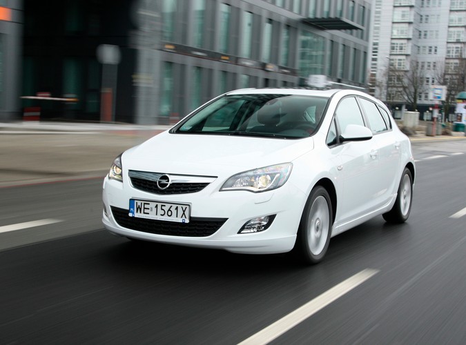 Do redakcji trafiła biała rakieta Opla z turbodoładowanym benzynowym silnikiem 1.4. Oto jak wygląda 140 KM z Gliwic w akcji...