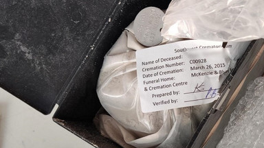 Celnicy zamiast przypraw znaleźli ludzkie prochy w paczce z Kanady