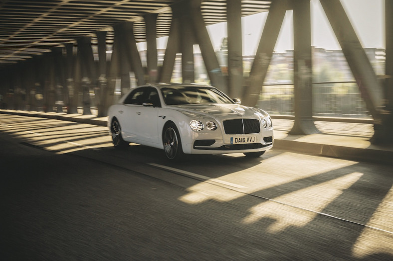 Bentley Flying Spur V8 S - Małe mieszkanko... w Bentleyu