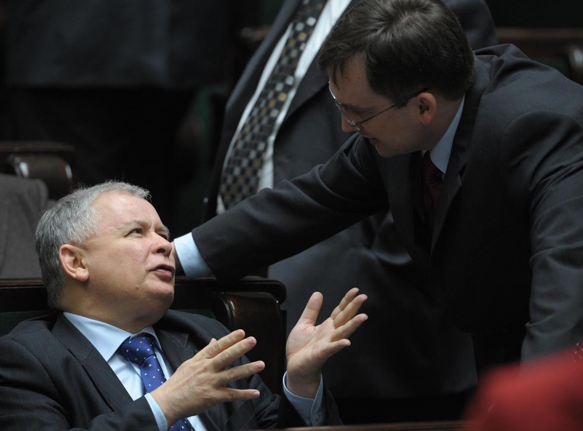 Jaroslaw Kaczynski i Zbigniew Ziobro podczas posiedzenia Sejmu, kwiecień 2008