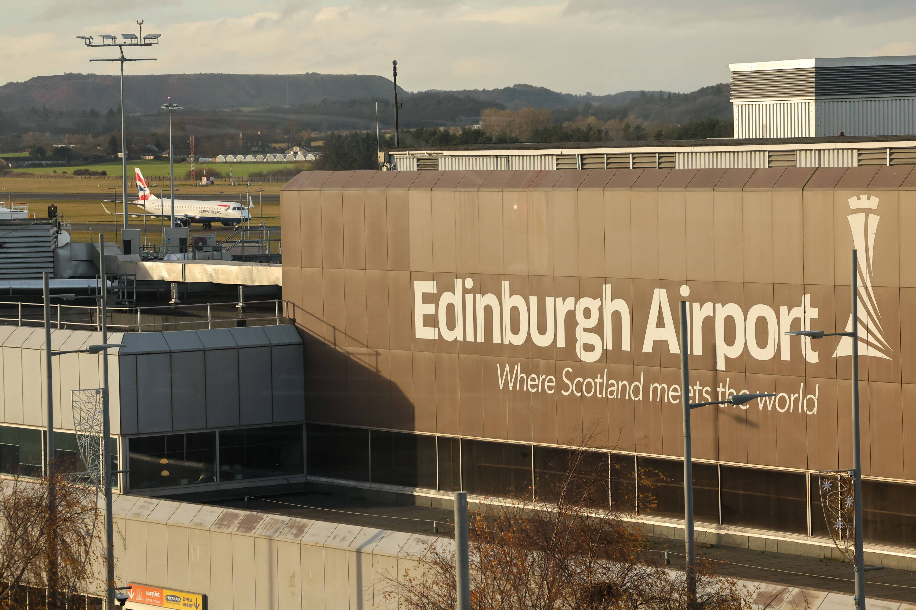 Sygnał alarmowy z samolotu: Lotnisko w Edynburgu wstrzymuje wszystkie loty