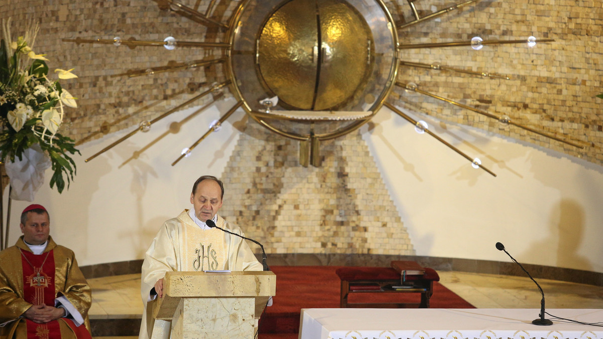 Ks. prof. Janusz Mastalski, dotychczasowy rektor Wyższego Seminarium Duchownego w Krakowie, i ks. prałat Franciszek Ślusarczyk, kustosz Sanktuarium Bożego Miłosierdzia w Łagiewnikach, zostali mianowani przez papieża Franciszka nowymi biskupami pomocniczymi archidiecezji krakowskiej.