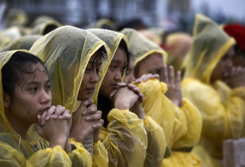 Wierni w Tacloban