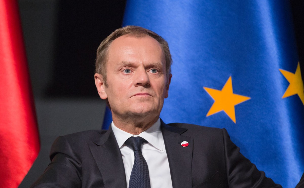 Dobrym przykładem zmiany ewolucyjnej jest były premier, a dzisiaj przewodniczący Rady Europejskiej Donald Tusk.