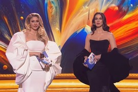 Mislila je da niko neće primetiti: Kosjerina i Kristina NIKAD GLAMUROZNIJE u finalu PZE, ali sad svi gledaju u Draganin vrat - evo šta je odvuklo pažnju sa grandioznih haljina