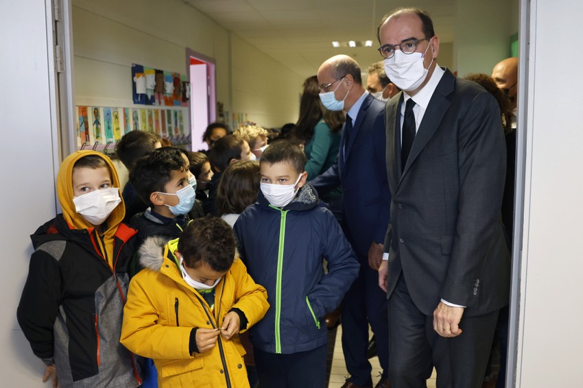 Otvorene škole u Francuskoj - Žan Kasteks sa đacima