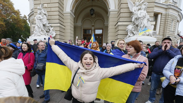 „Nem vagyunk rabszolgák, ukránok vagyunk” - Népünnepély volt a felszabadult Herszonban