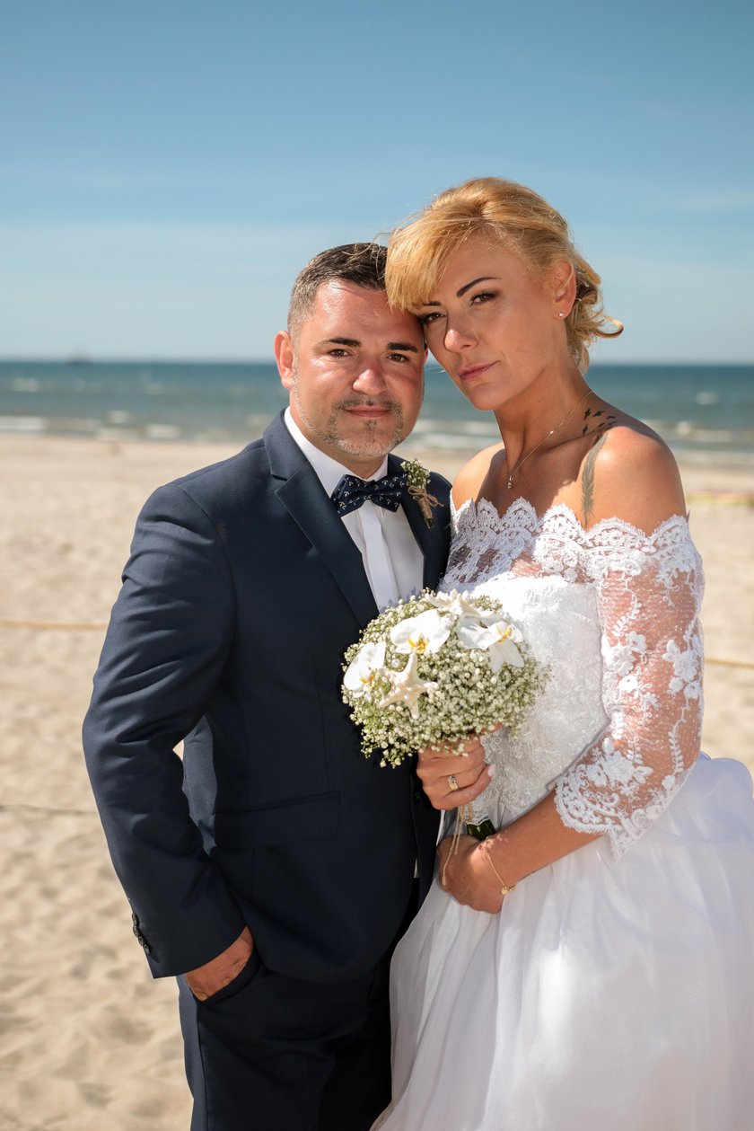 Kamila i Patryk z Lęborka pobrali się na plaży w Łebie