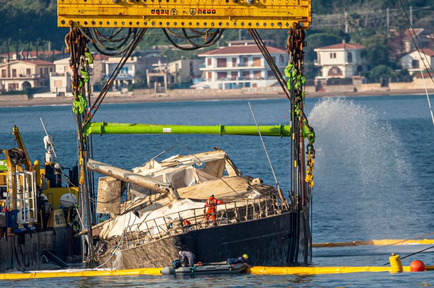 Superjahta Bayesian Palermo