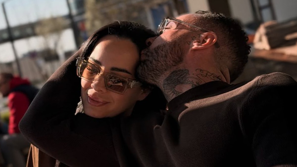 EKSPLICITNE SLIKE NJEGOVE ŽENE PREPLAVILE INTERNET Jodžir se oglasio nakon skandala supruge, Irena odmah reagovala: 