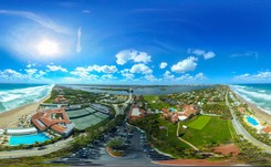 58 sypialnie, 33 łazienki, 3 schrony przeciwatomowe… 'Newsweek': Pajac w pałacu