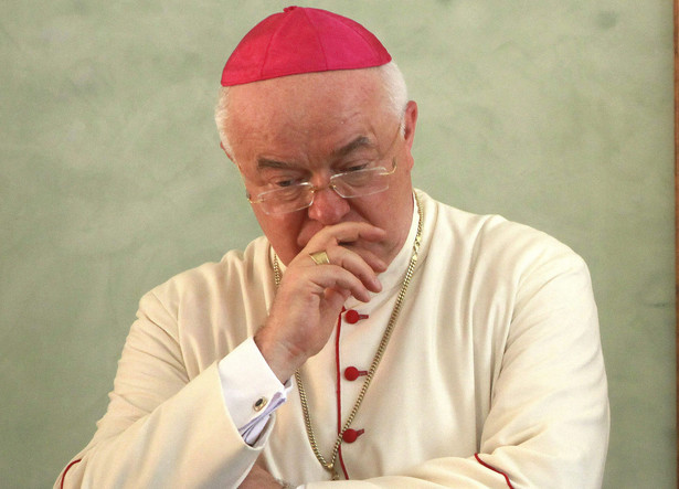 Papież surowo ukarał arcybiskupa Wesołowskiego oskarżonego o pedofilię. Wyrzuca go ze stanu duchownego
