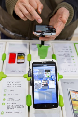 Miejsce 7 - HTC One X+
<br>
Cena: od 1999 zł