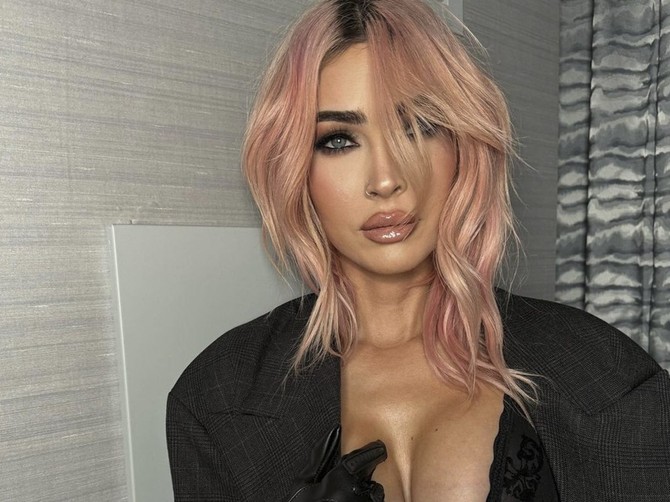 Megan Foks zapalila Instagram: U providnom vešu vratila fanove u vreme "grešnih" izdanja