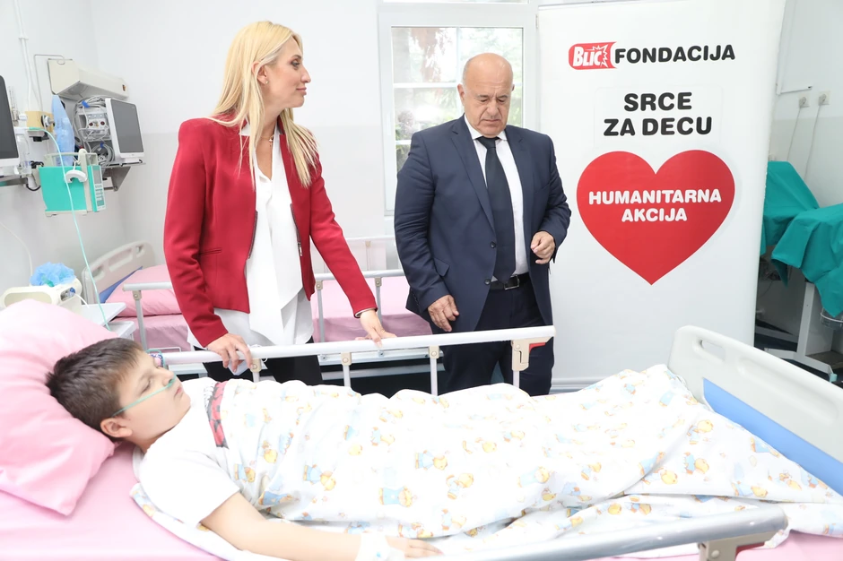 Jelena Drakulić Petrović, direktorka Blic fondacije i kompanije Ringer Srbija i prof. dr Vladimir Đukić, direktor KBC „Dr Dragiša Mišović – Dedinje" 