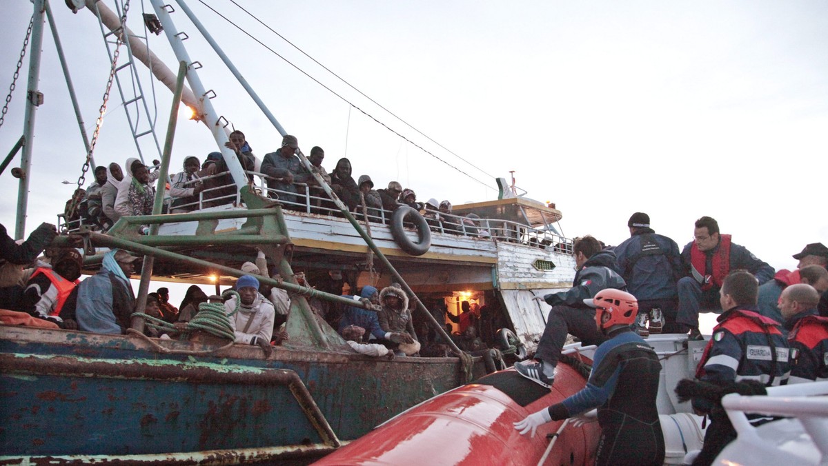 Niezwykły gest mieszkańca wyspy Lampedusa, który w swoim własnym domu udzielił gościny i pomocy około 60 tunezyjskim imigrantom, wskazywany jest we Włoszech jako przykład godnej podziwu solidarności ze strony jednego człowieka.