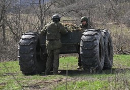 rosja wysłała na front potężnego robota. ma specjalną misję
