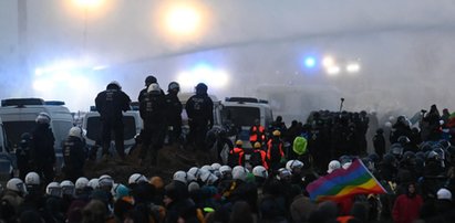 Zamieszki w Luetzerath. To już nie protest. To regularna wojna. Na barykadach we wsi w Niemczech Polacy i Greta Thunberg [ZDJĘCIA]