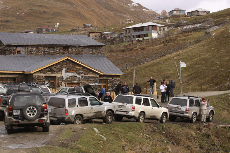 Auto Świat 4x4 Expedition: toast za Gruzję