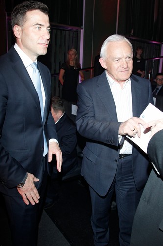 Wojciech Olejniczak i Leszek Miller na premierze filmu 'Cud historii'