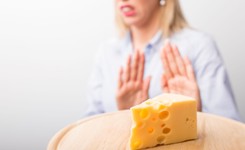 Ekspert ostrzega przed rezygnacją z mięsa i nabiału: Dieta niskobiałkowa jest niebezpieczna