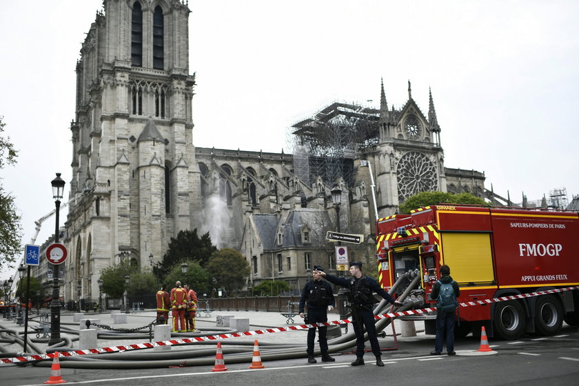 Wysyp "metafizycznych" komentarzy po pożarze Notre Dame